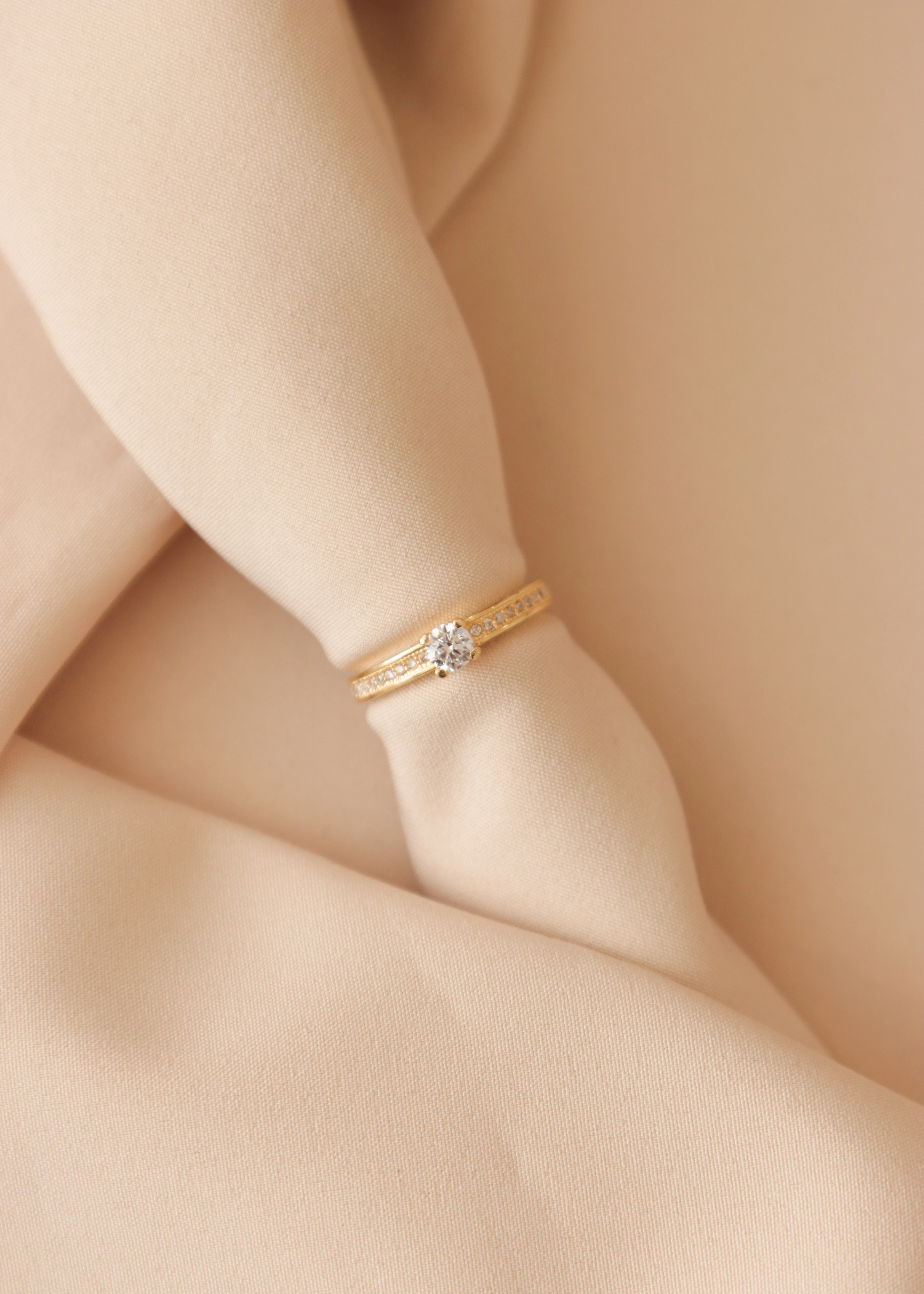 anillo-de-compromiso-en-oro-con-circones-41